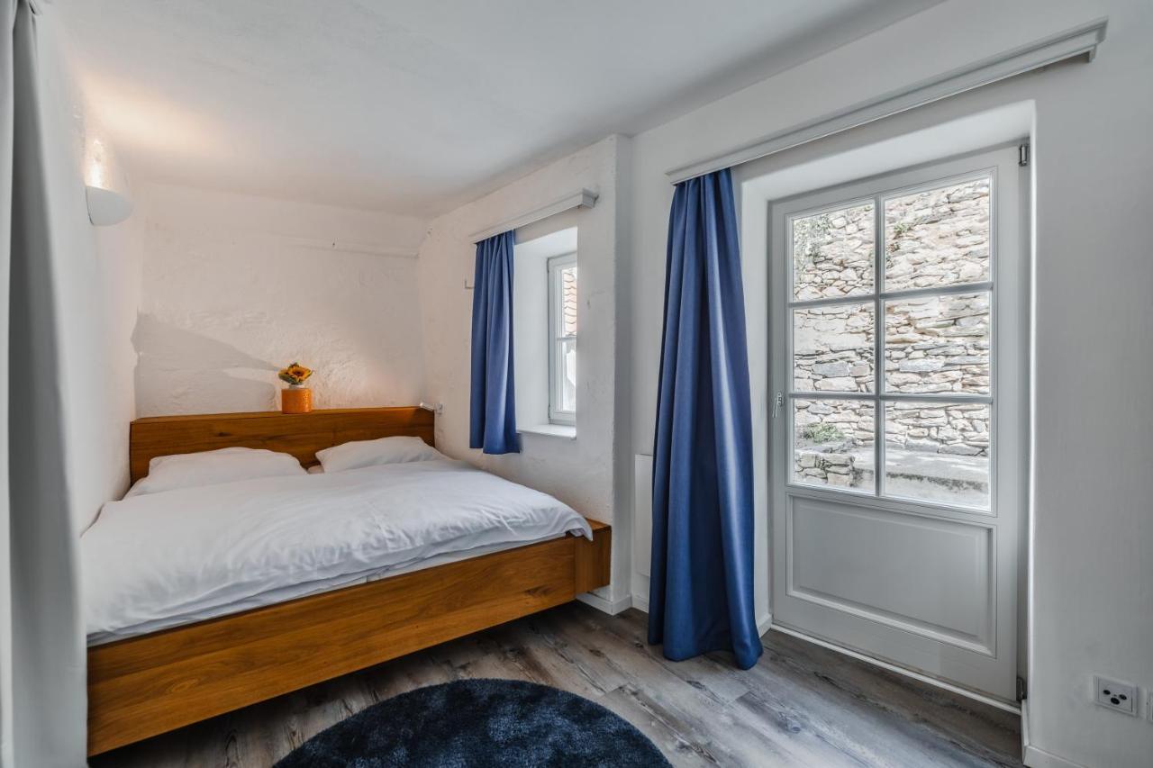 Smile Apartments Zum Goldenen Strauss Duernstein Exterior photo